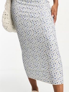 Pull&Bear Blue and White Floral Maxi Skirt